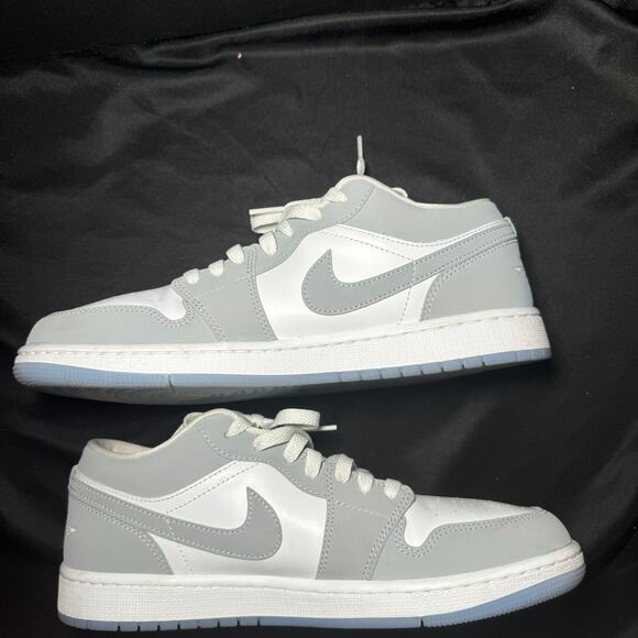 Size 10.5 - Wmns Nike Air Jordan 1 Low White Wolf Grey Women's Shoes - Picture 2 of 8